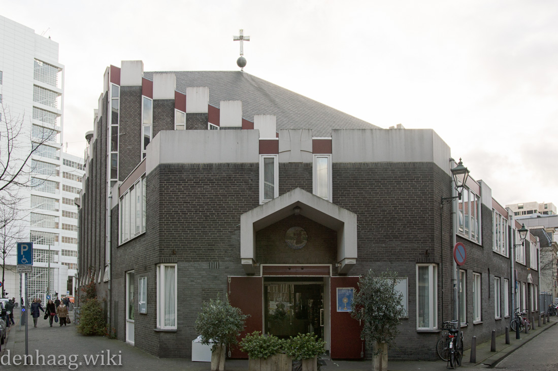 Op de Fluwelen Burgwal 45 zat R.K. spiritueel centrum De Boskant. Dit pand stamt uit 1983 en is de jongste katholieke kerk in de Hofstad.