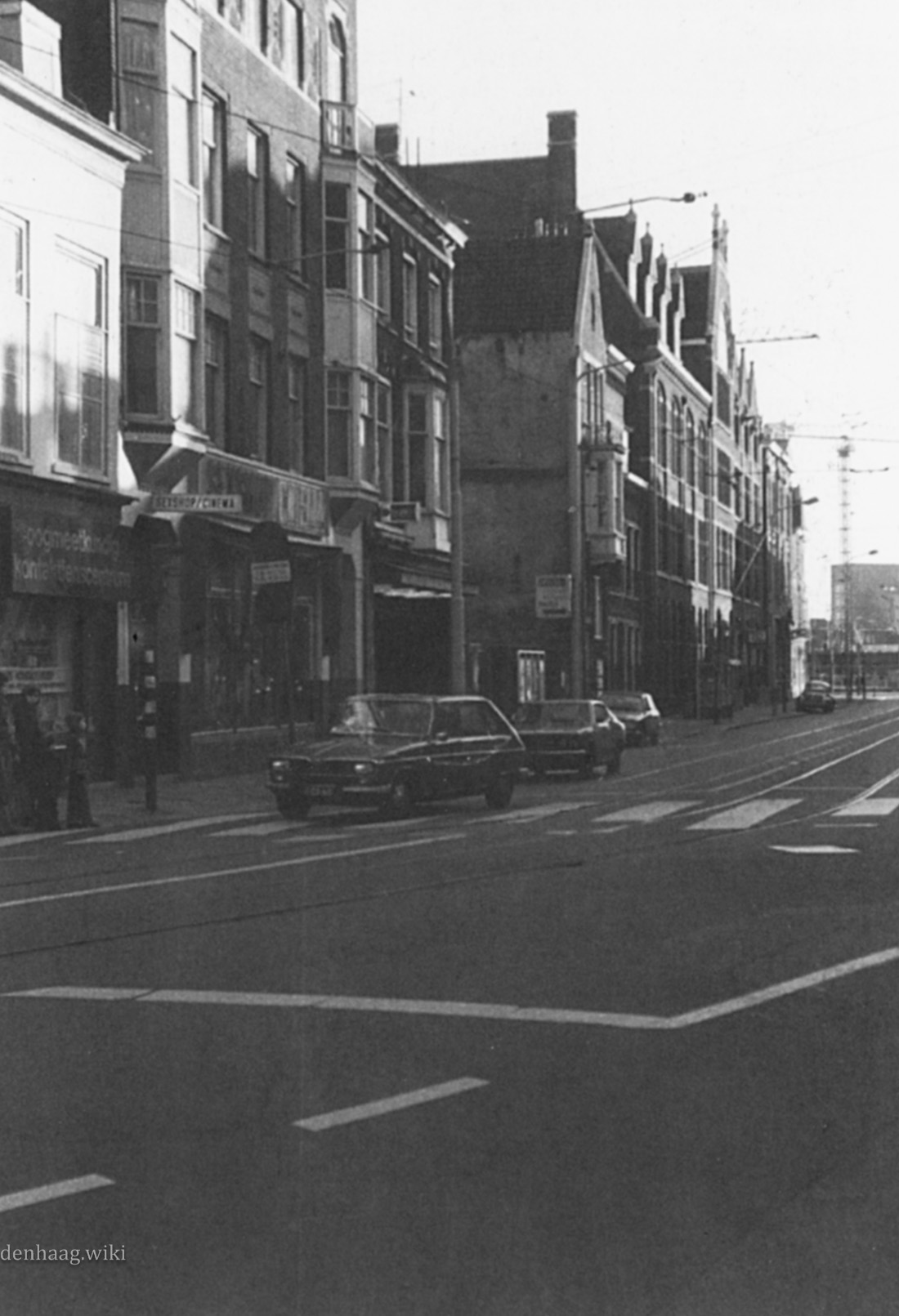 De Fluwelen Burgwal vanaf de Korte Poten gezien richting de  Muzenstraat in 1976.