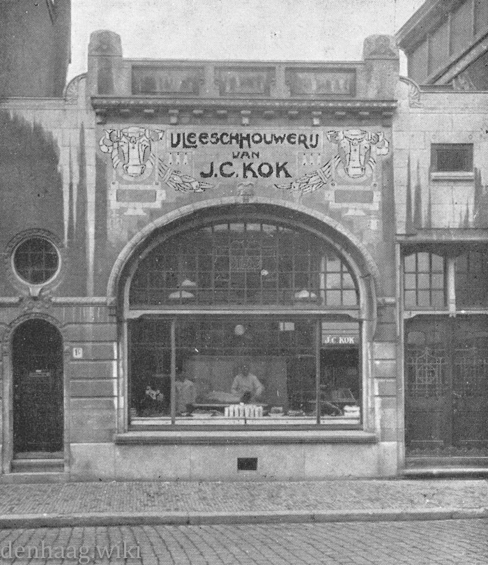 Slagerij Kok aan de Fluwelen Burgwal in 1927.