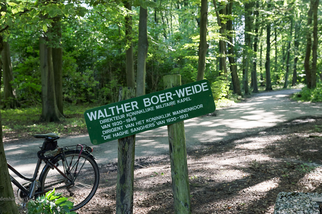 Dr. Walther Boer was de laatste dirigent van de Tent in het Bosch. Het veldje waar de Tent stond heet sinds een aantal jaren de Walther Boerweide.