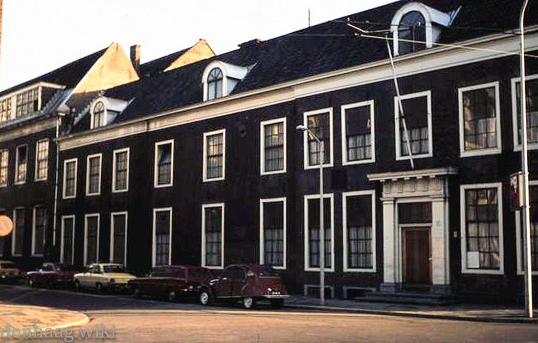 Het Militair Hospitaal aan de Muzenstraat vlak voor de sloop in 1974.