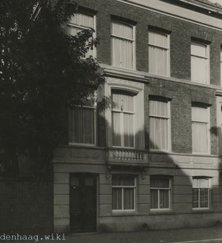 Louis Couperus woonde in 1894-1895 op het adres Jacob van der Doesstraat 123. Deze foto stamt uit 1930.