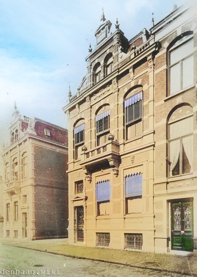  De Haagse architect Herman Wesstra ontwierp in 1880 het Panorama Bezuidenhout, maar ook in 1886 twee herenhuizen op het Panoramaterrein.  De gang tussen de huizen leidde naar het panorama. Deze panden werden in 1913 weer afgebroken en vervangen door overheidsgebouwen aan de Bezuidenhoutseweg 30.